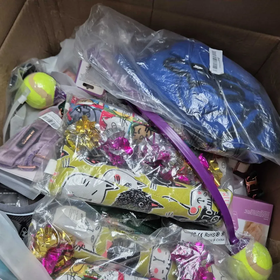 APPROXIMATELY 100 ASSORTED DOG TOYS & ACCESSORIES TO INCLUDE DOG BALL LAUNCHER, PET COMB, DOG HARNESS, ETC - COLLECTION ONLY