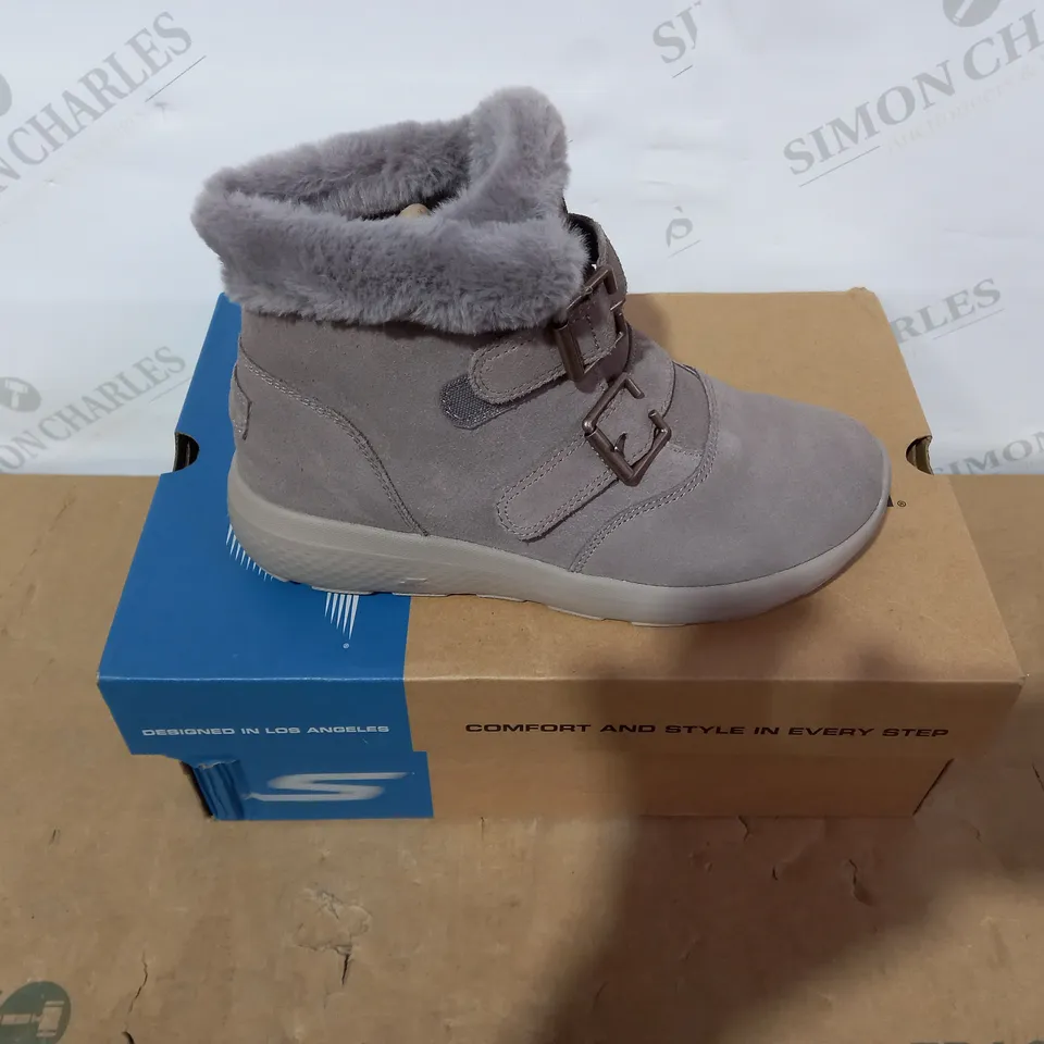 BOXED PAIR OF SKECHERS BOOTS - SIZE 3