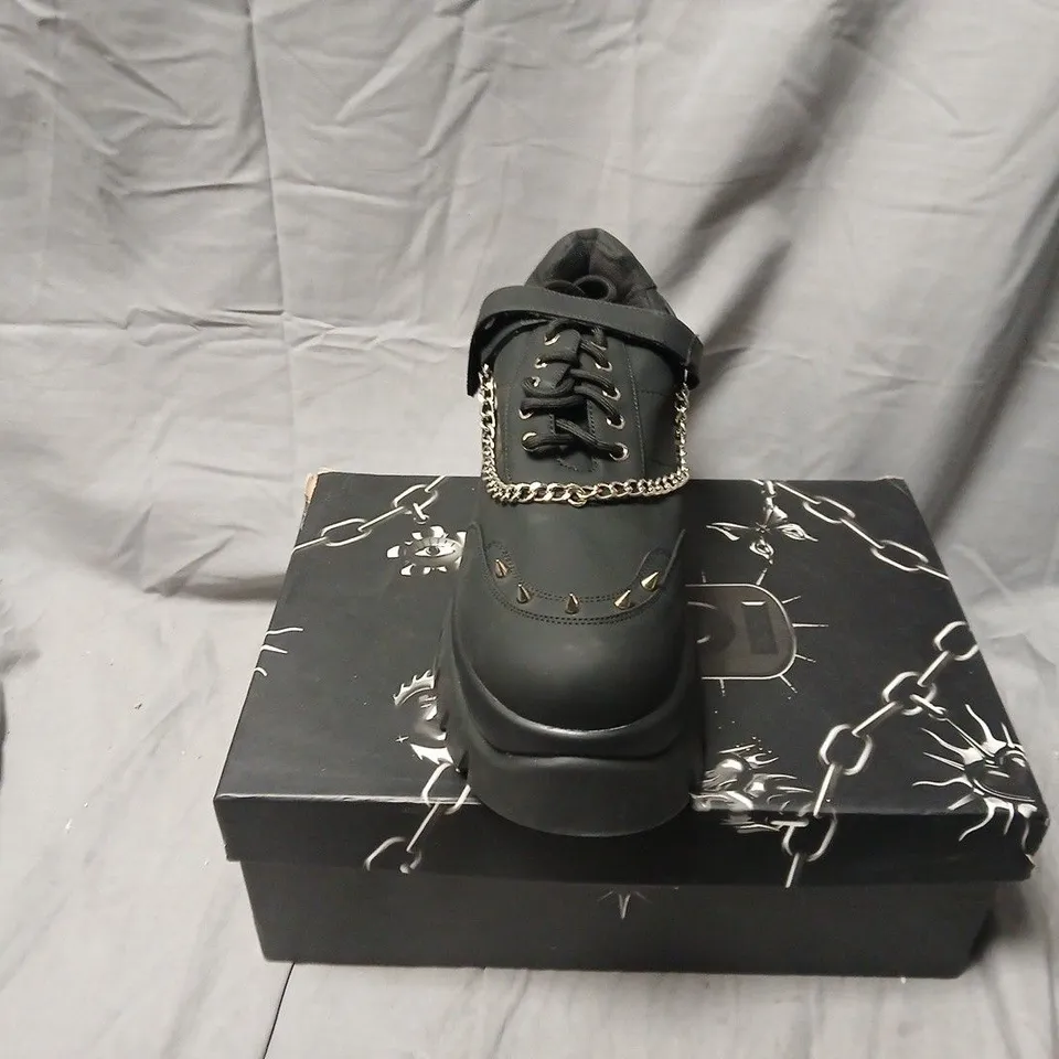 BOXED KOI ALLSANDER MENS PLATFORM TRAINERS IN BLACK - UK 9