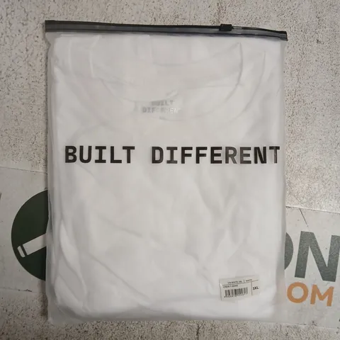 BAGGED BUILT DIFFERENT CREW T-SHIRT IN WHITE SIZE 3XL