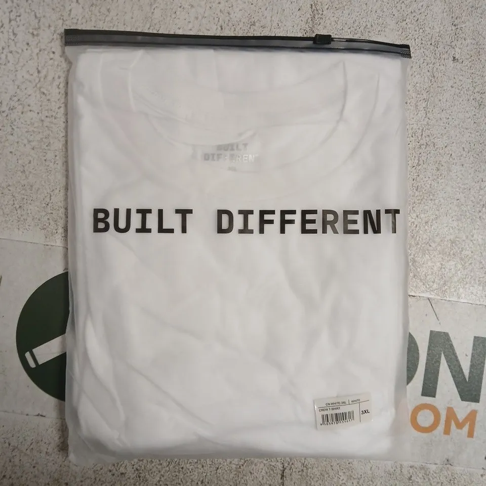 BAGGED BUILT DIFFERENT CREW T-SHIRT IN WHITE SIZE 3XL