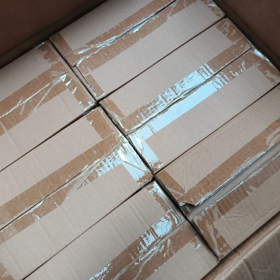 APPROXIMATELY 24 BOXED GISELA GRAHAM NEW BONE FINE CHINA MEDIUM JUGS