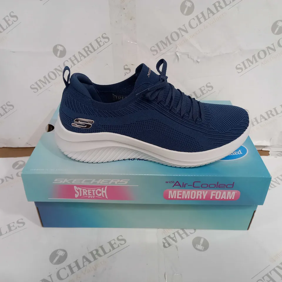 BOXED PAIR OF SKECHERS STRETCH FIT ULTRA FLEX 3.0 SHOES NAVY UK SIZE 6