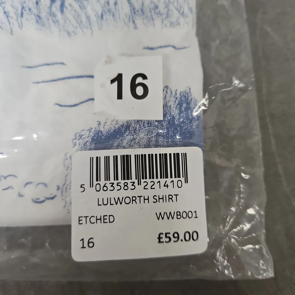 CREW CLOTHING COMPANY LULWORTH SHIRT – WHITE WITH BLUE SCENIC PRINT, SIZE 16