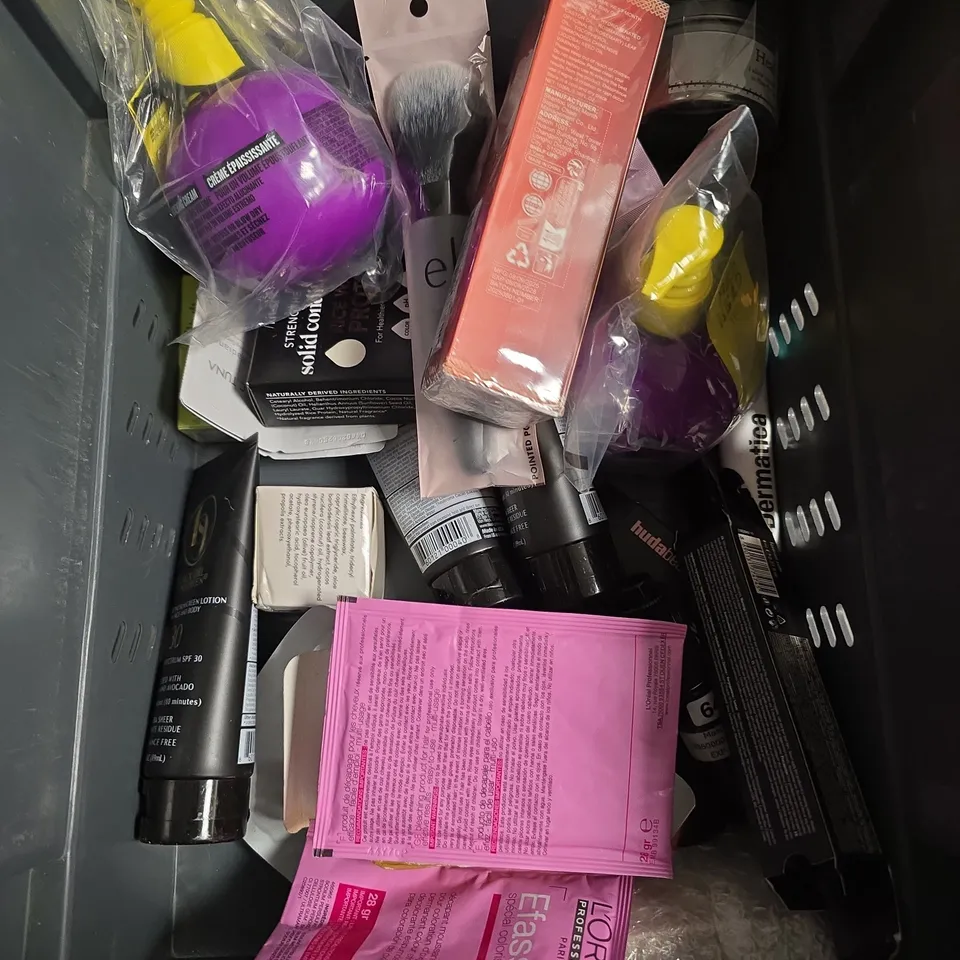 APPROXIMATELY 15 ASSORTED HEALTH & BEAUTY PRODUCTS TO INCLUDE SOLID SHAMPOO, GIVE ME CONDITIONER, SHOWER CREAM GEL ETC 