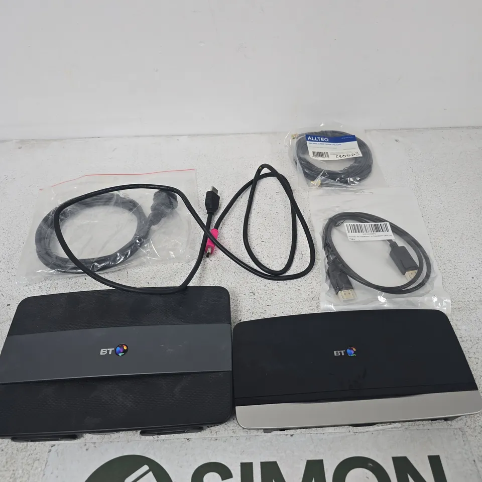 APPROXIMATELY 25 ASSORTED ITEMS INCLUDING A BT HUB WIRELESS, A HDMI CABLE AND ALITEQ SMA MALE TO SMA FEMALE HQ CABLE