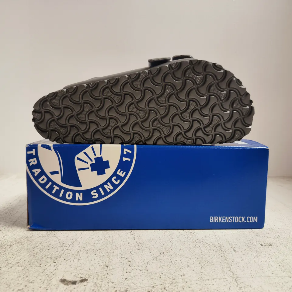 BOXED PAIR OF BIRKENSTOCK ARIZONA EVA SANDALS IN ANTHRACITE GREY SIZE UK 7.5