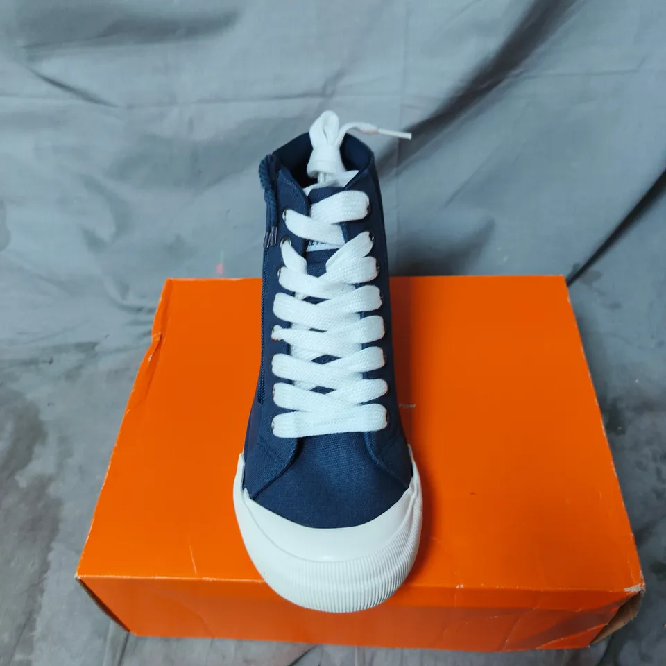 ROCKET DOG NAVY HIGH-TOP CANVAS SNEAKERS – UNBOXED UK SIZE 5