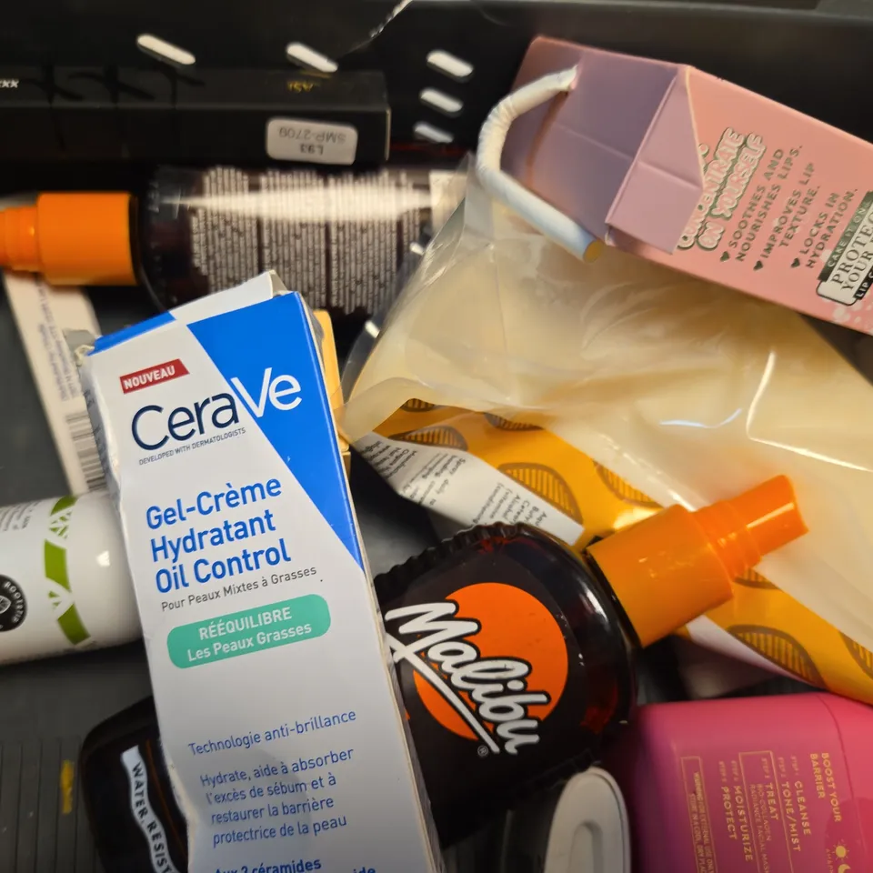 APPROX 12 ASSORTED BEAUTY PRODUCTS TO INCLUDE CLINIQUE CLARIFYING LOTION, PERCY&REED SHAMPOO, DR SQUATCH SCRUBBER, ETC