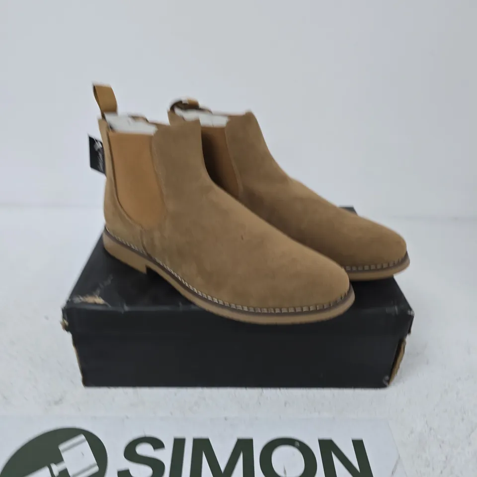 CHARLES SOUTHWELL KANSAS SAND SUEDE CHELSEA BOOTS – UK SIZE 8