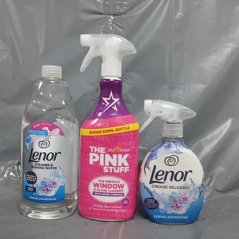 APPROXIMATELY 10 ASSORTED HOUSEHOLD ITEMS TO INCLUDE LENOR CREASE RELEASER, PINK STUFF WINDOW & GLASS CLEANER, ETC - COLLECTION ONLY