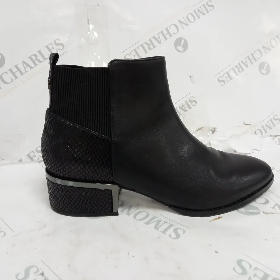 PAIR OF MODA IN PELLE LILITH ANKLE BOOTS BLACK LEATHER SIZE 7