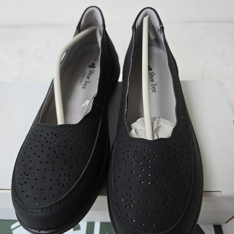 SHOE TREE COMFORT SHOES, BLACK - SIZE 7