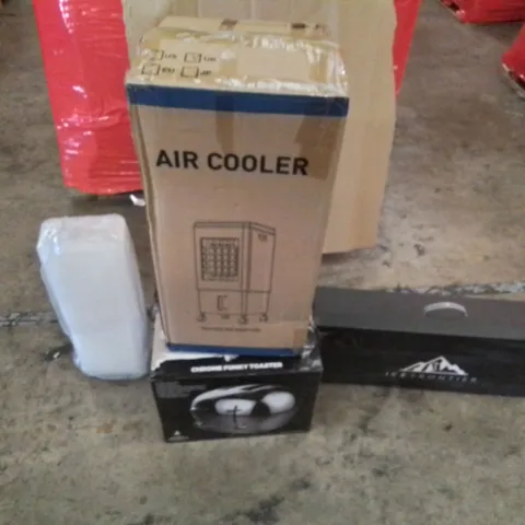 PALLET CONTAINING ASSORTED HOUSEHOLD PRODUCTS. INCLUDES TOASTER, AIR COOLER, PLASTIC FOOD STORAGE CONTAINERS ETC