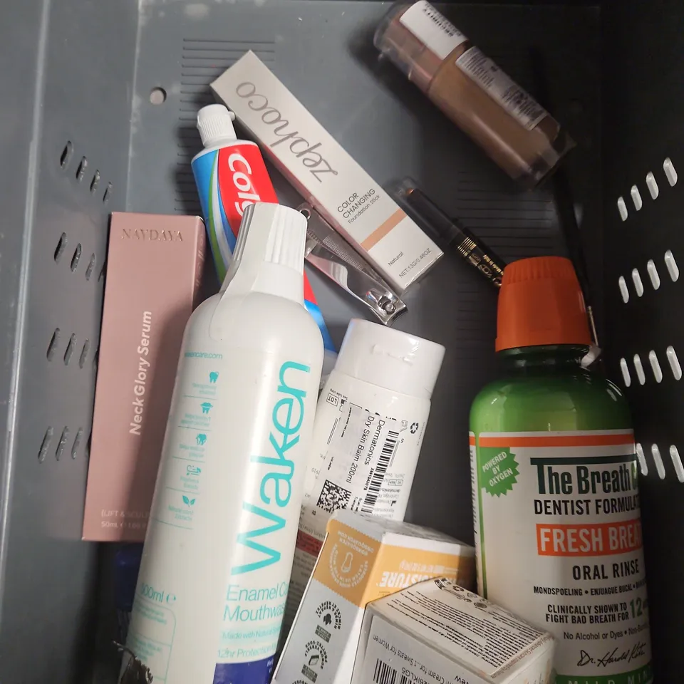 APPROXIMATEY 20 ASSORTED HEALTH AND BEAUTY PRODUCTS TO INCLUDE - WILD DEODORANT - TAN-LUXEFACE SELF-TAN DROPS - OGX ARGAN OIL SHAMPOO - ETC
