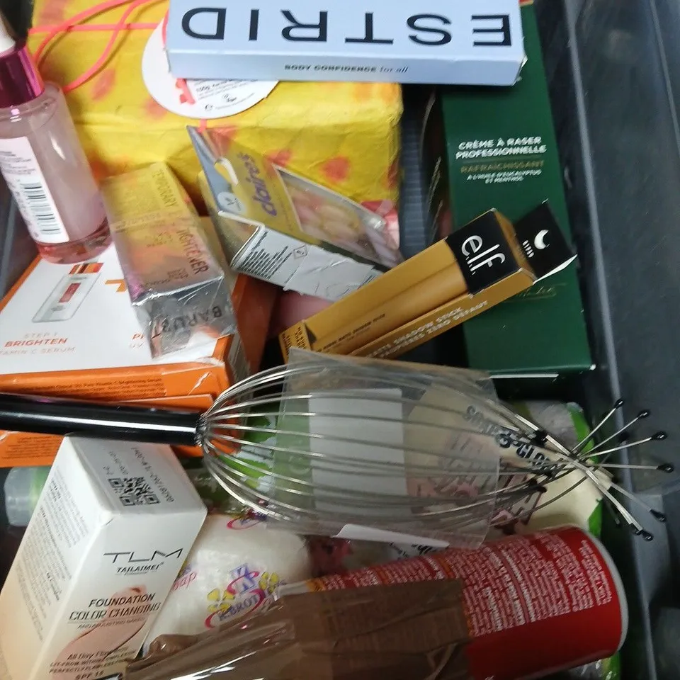 APPROXIMATEY 20 ASSORTED HEALTH AND BEAUTY PRODUCTS TO INCLUDE MAYBELLINE GRIPPY SERUM, FIXODENT CREAM AND L'OREAL MEN EXPERT SHOWER GEL