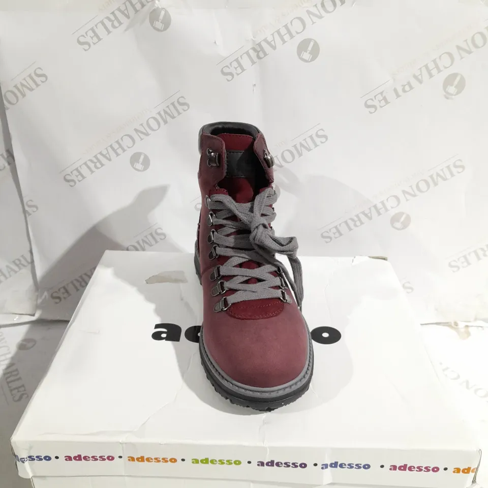 BOXED PAIR OF ADESSO WATERPROOF HIKING BOOTS DRY ROSE SIZE 5