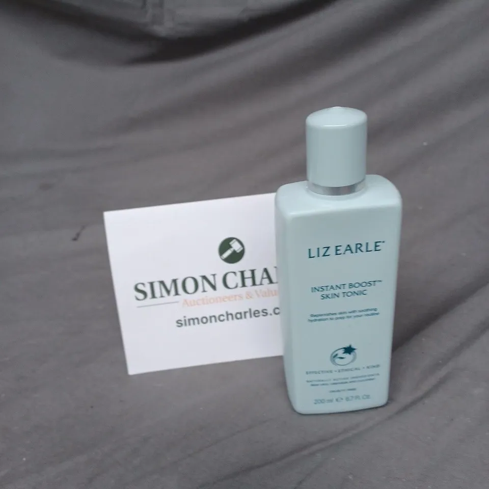 LIZ EARLE INSTANT BOOST SKIN TONIC SOOTHES AND TONES FACIAL TONER 200ML