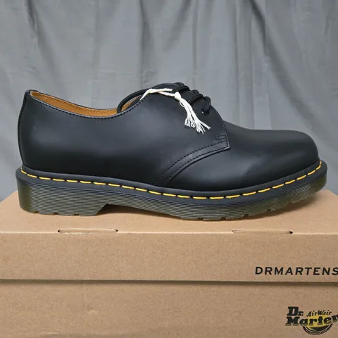 BOXED DR MARTENS BLACK SMOOTH SMART ICONS SHOES - UK 9 1/2