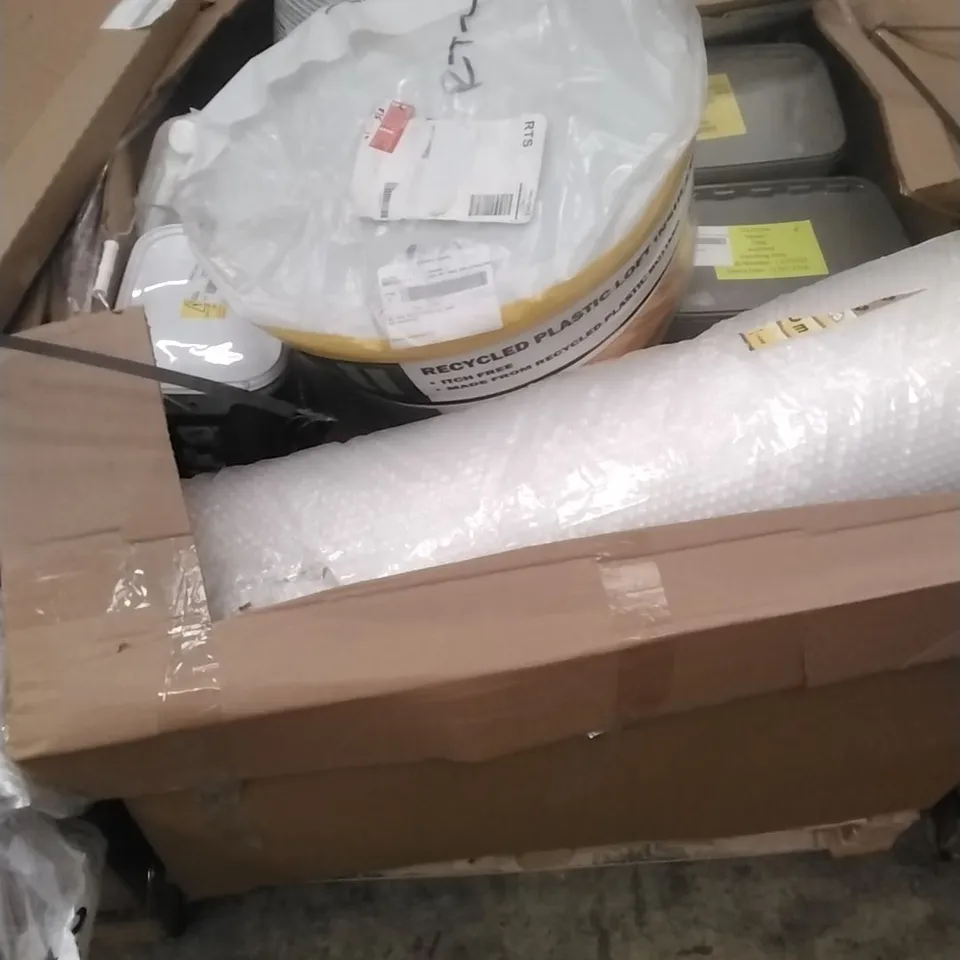 PALLET OF ASSORTED DIY, HOME IMPROVEMENT AND BUILDING PRODUCTS TO INCLUDE; PATIO JOINT MORTAR, PATIO DRIVEWAY SEALER, LOFT INSULATION, LOFT LEGS, PU MORTAR FOAM ETC