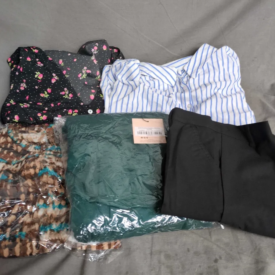 BOX OF APPROXIMATELY 20 ASSORTED CLOTHING ITEMS TO INCLUDE DRESS, TOPS, TROUSERS, ETC