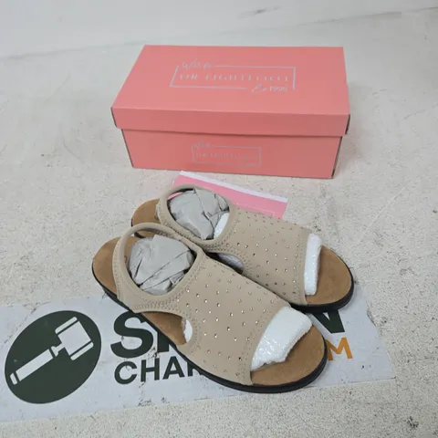DR LIGHTFOOT JENNY TAUPE WIDE FIT SANDALS – UK 5