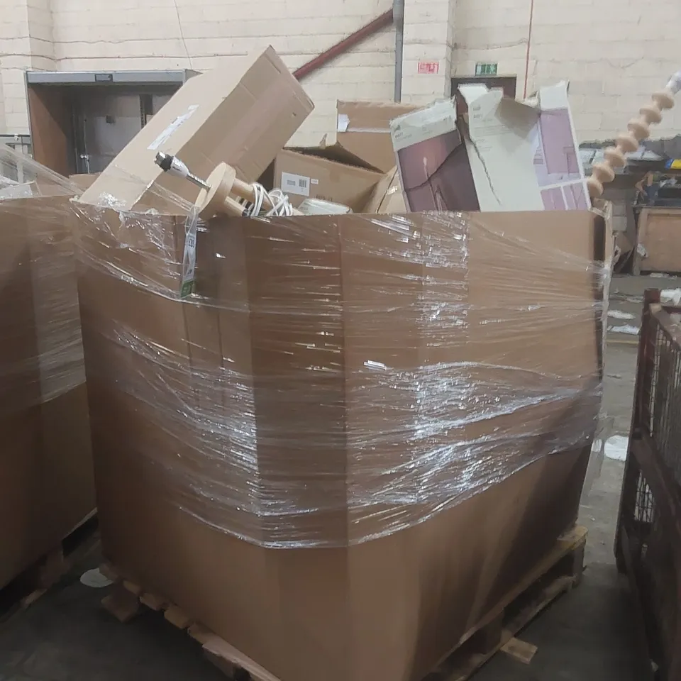 PALLET CONTAINING A VERY LARGE QUANTITY OF ASSORTED DESIGNER LIGHTING PRODUCTS TO INCLUDE: ALEXIS CLUSTER LIGHT, RHETT FLOOR LAMP BASE, ELIZA CEILING LIGHT, BOBBY FLOOR LAMP ECT