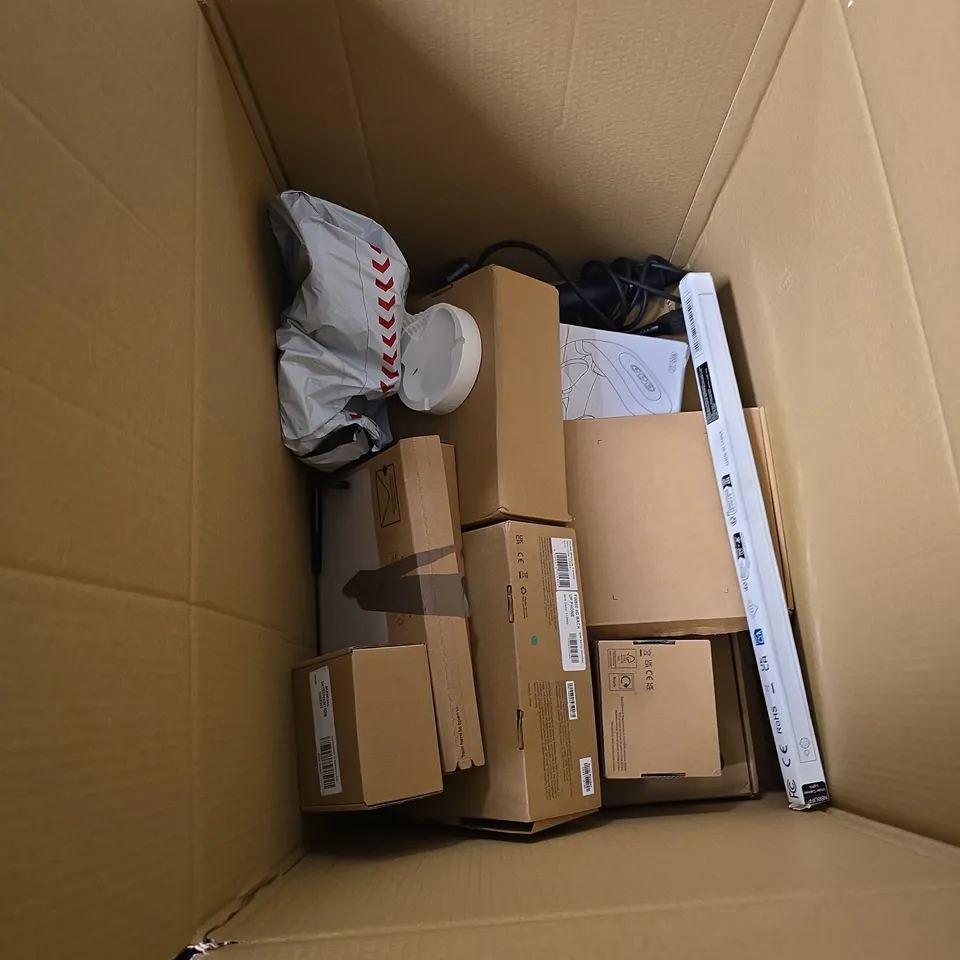 BOX OF APPROXIMATELY 12 ASSOERTED ELECTRICAL ITEMS INCLUDING HAIR STYLING COMB , ON WALL SPEAKER AND MOTOROLA BACK UP LINE PHONE 