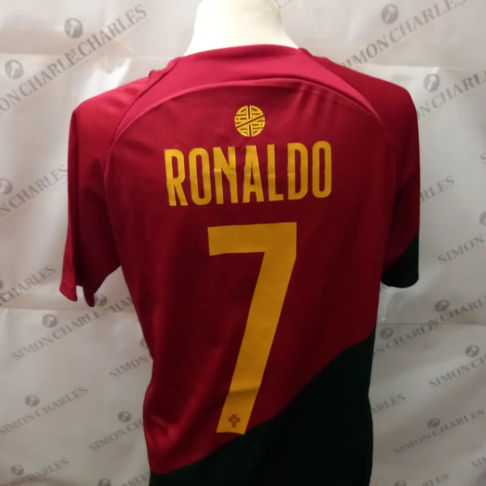 PORTUGAL FC FULL KIT WITH RONALDO 7 ON THE BACK SIZE XS