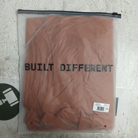 BAGGED BUILT DIFFERENT CREW T-SHIRT IN ORANGE SIZE 3XL