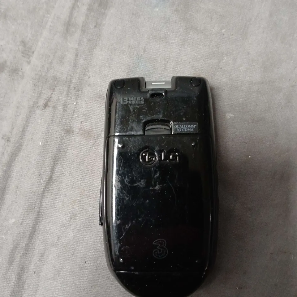 LG FLIP PHONE – 3MP CAMERA, THREE NETWORK