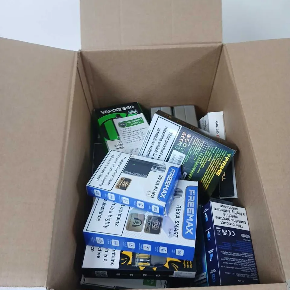BOX OF APPROXIMATELY 35 ASSORTED E-CIGARETTES AND COMPONENTS TO INCLUDE: VAPORESSO ARMOUR GS DEVICE KIT 