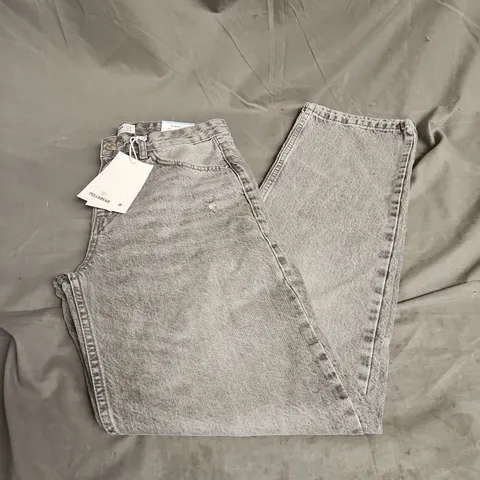 PULL&BEAR STRAIGHT MID RISE JEANS IN GREY WASH SIZE 10