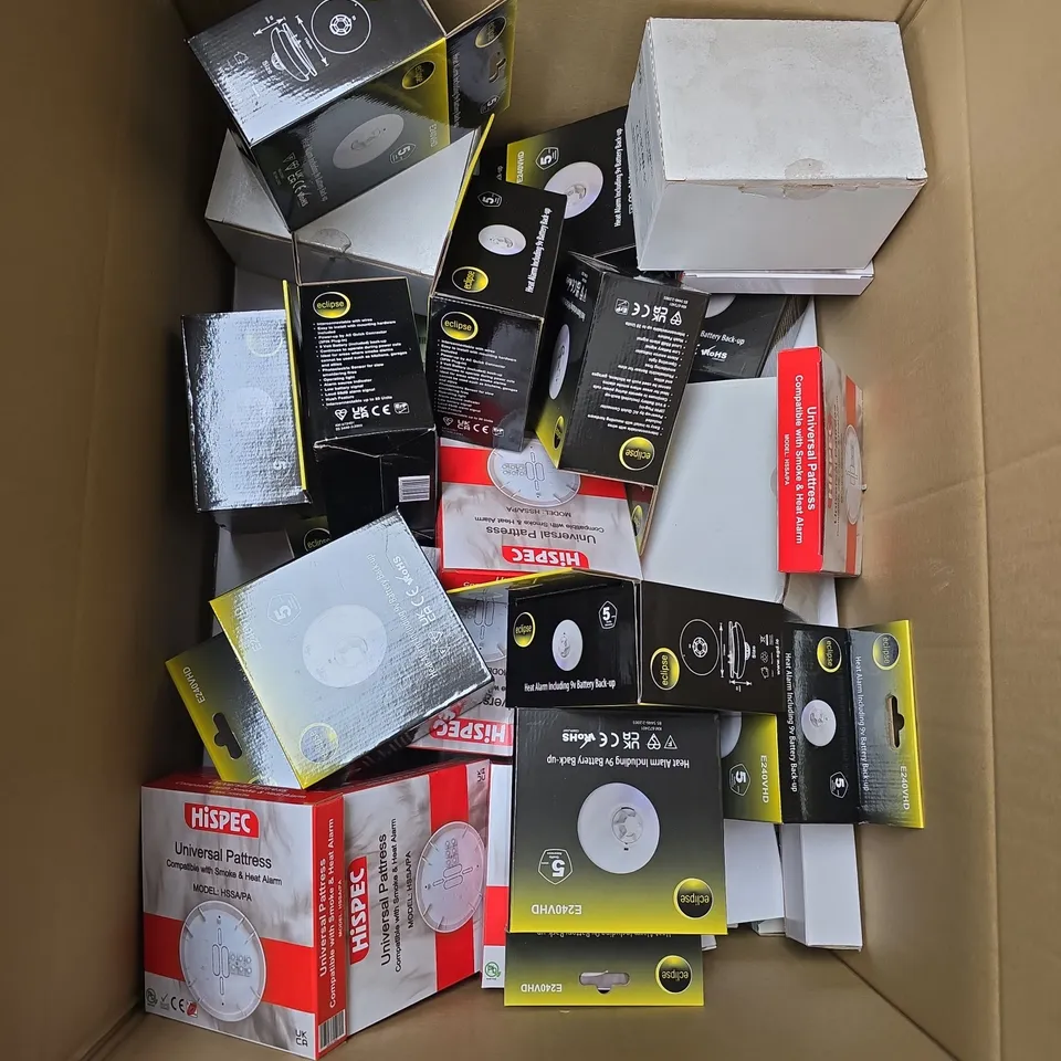 LARGE BOX OF APPROX 30 ASSORTED HEAT ALARMS , PLATE SWITCHES ETC 