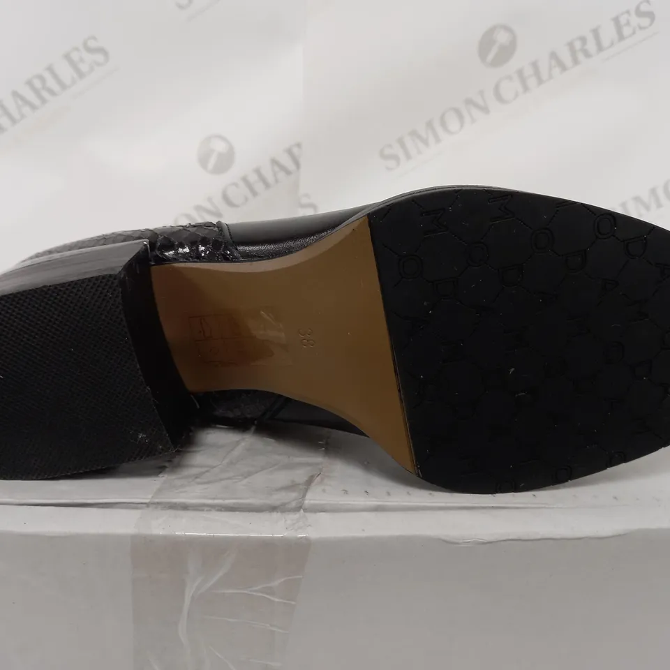 PAIR OF MODA IN PELLE TAMI ANKLE BOOTS BLACK SIZE 5