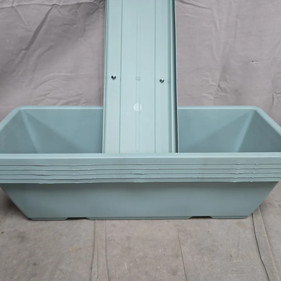 BOXED BREEINA PLASTIC PLANT POTS 