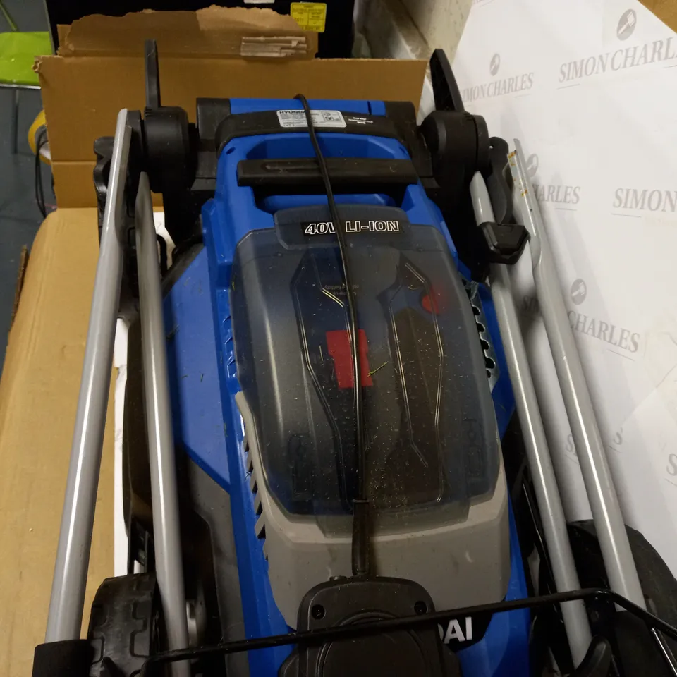 HYUNDAI 38CM CORDLESS 40V LITHIUM-ION BATTERY ROLLER LAWNMOWER WITH BATTERY AND CHARGER
