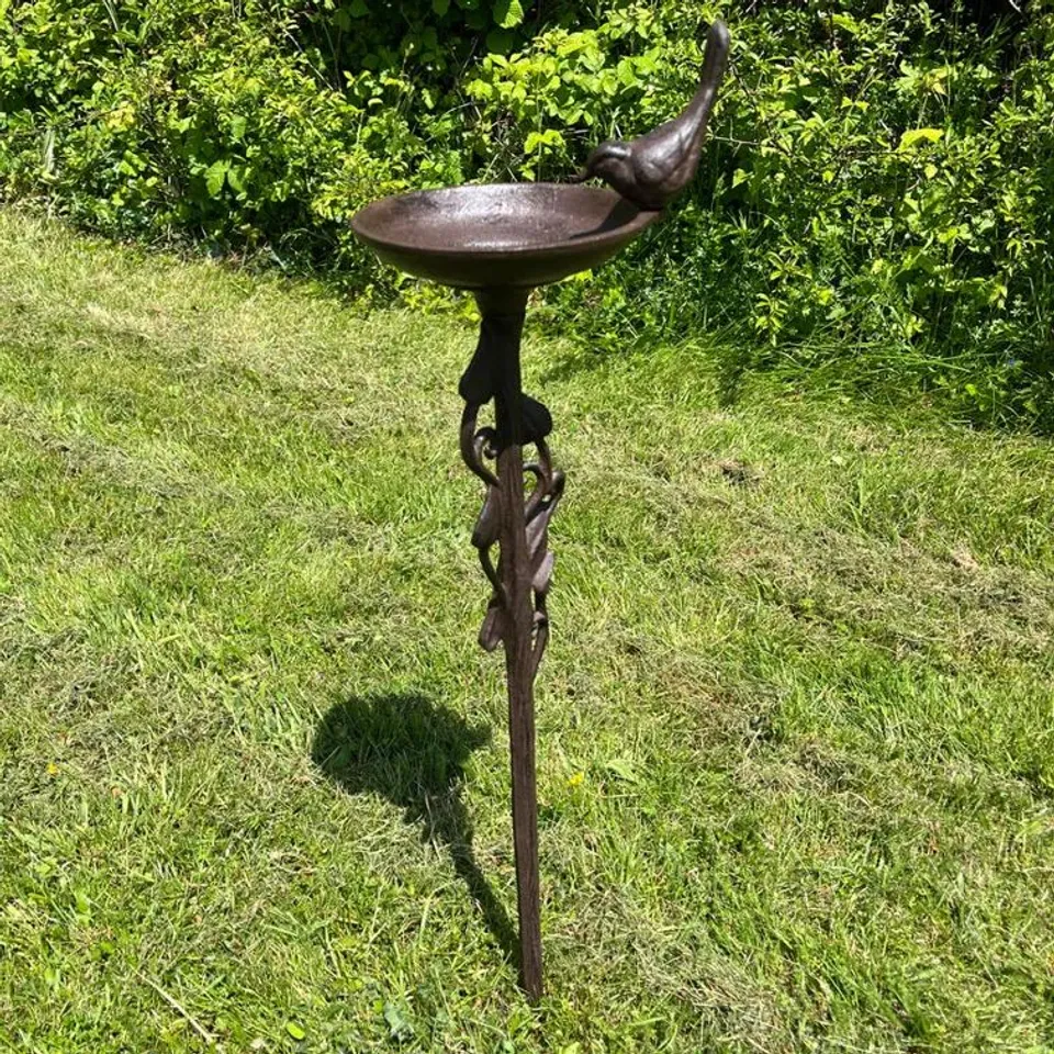 BOXED WORTHLEY CAST IRON STAKE BIRDBATH