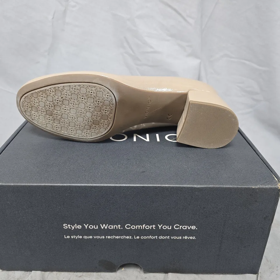 Vionic Women's Beige Patent Leather Pump - size 7