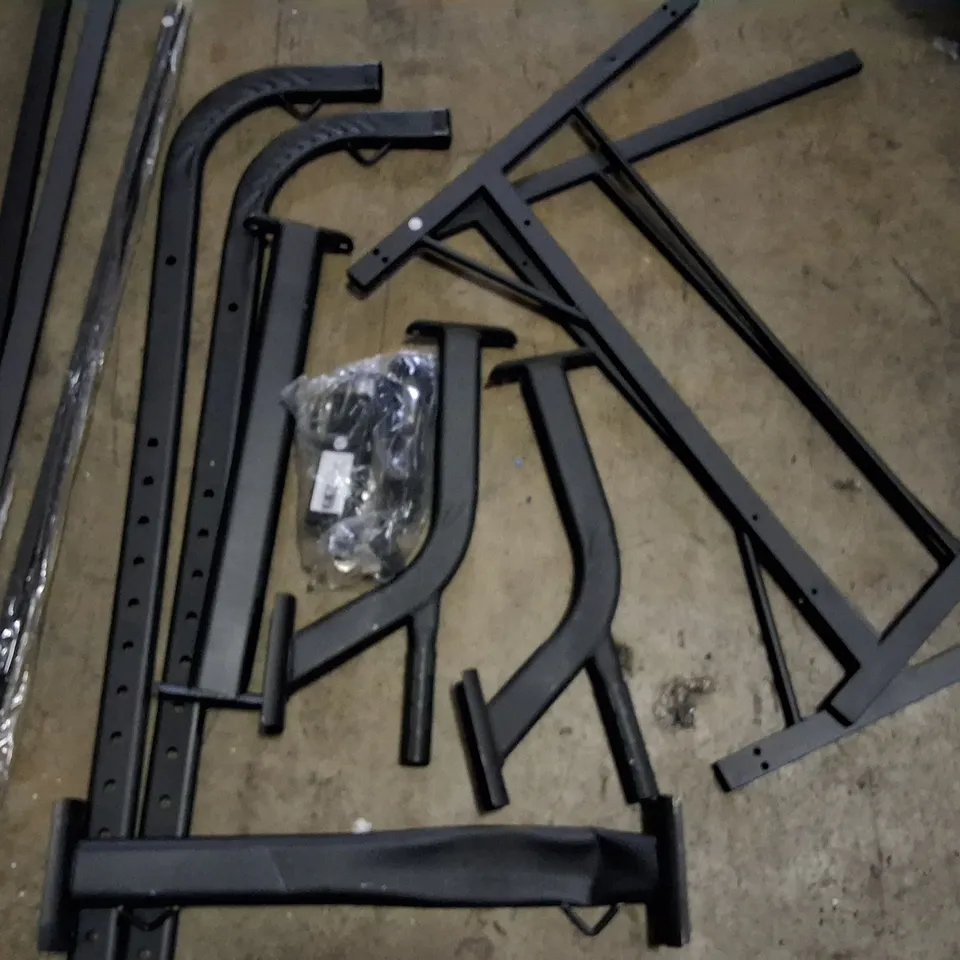 LOT OF ASSORTED HOUSEHOLD AND FLATPACK FIXINGS TO INCLUDE, FOLDING CHAIRS, LAUNDRY HAMPER AND METAL PIECES