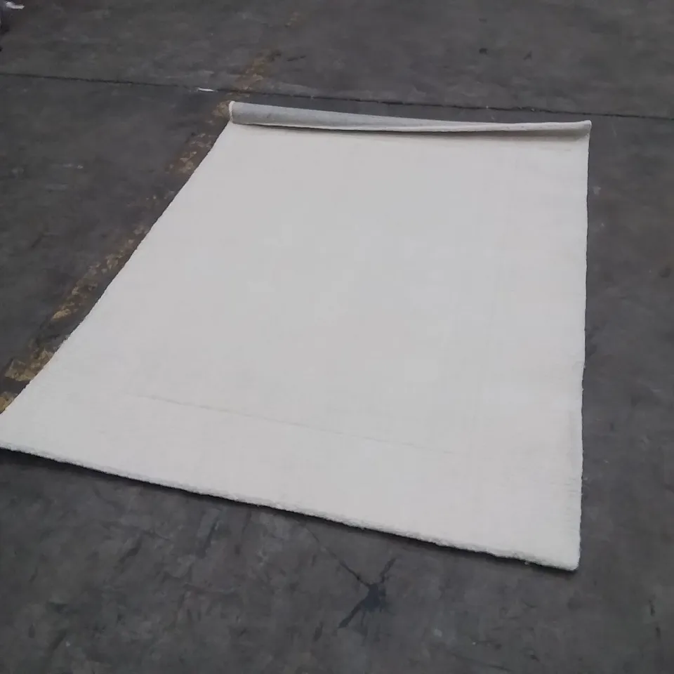 QUALITY DESIGNER AREA RUG - APPROXIMATELY 170X120CM