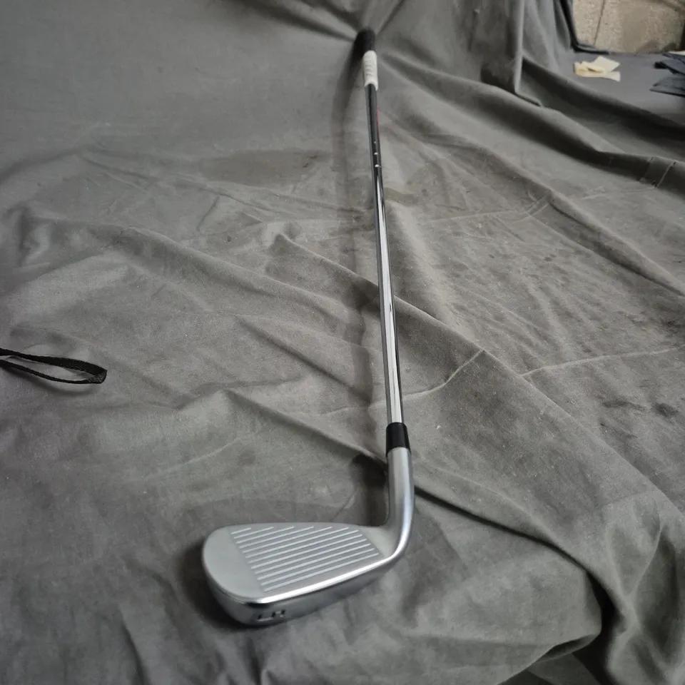 GOLF CLUB WITH STAINLESS STEEL BLADE HEAD – SILVER FINISH