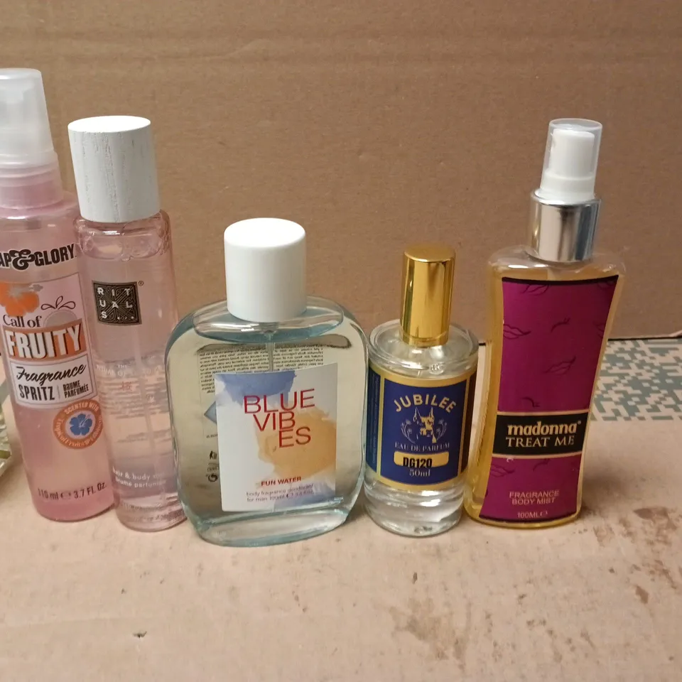 LOT OF 10 ASSORTED FRAGRANCE ITEMS TO INCLUDE RITUALS BODY MIST, HOTEL COLLECTION NO 3 AND EX NIHILO TALISMAN