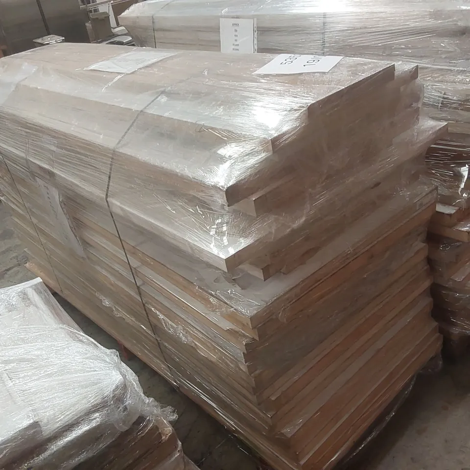 PALLET CONTAINING APPROXIMATELY 30x MIXED DESIGNER INTERNAL HOUSE DOORS