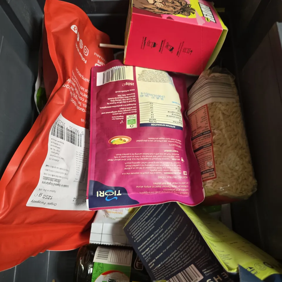 APPROXIMATELY 10 ASSORTED FOOD/DRINK PRODUCTS TO INCLUDE ORZO, MEXICAN RICE, SPICY PEANUTS ETC