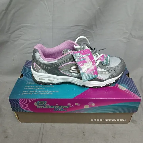 BOXED PAIR OF SKECHERS D'LITES LIL D TRAINERS - 5