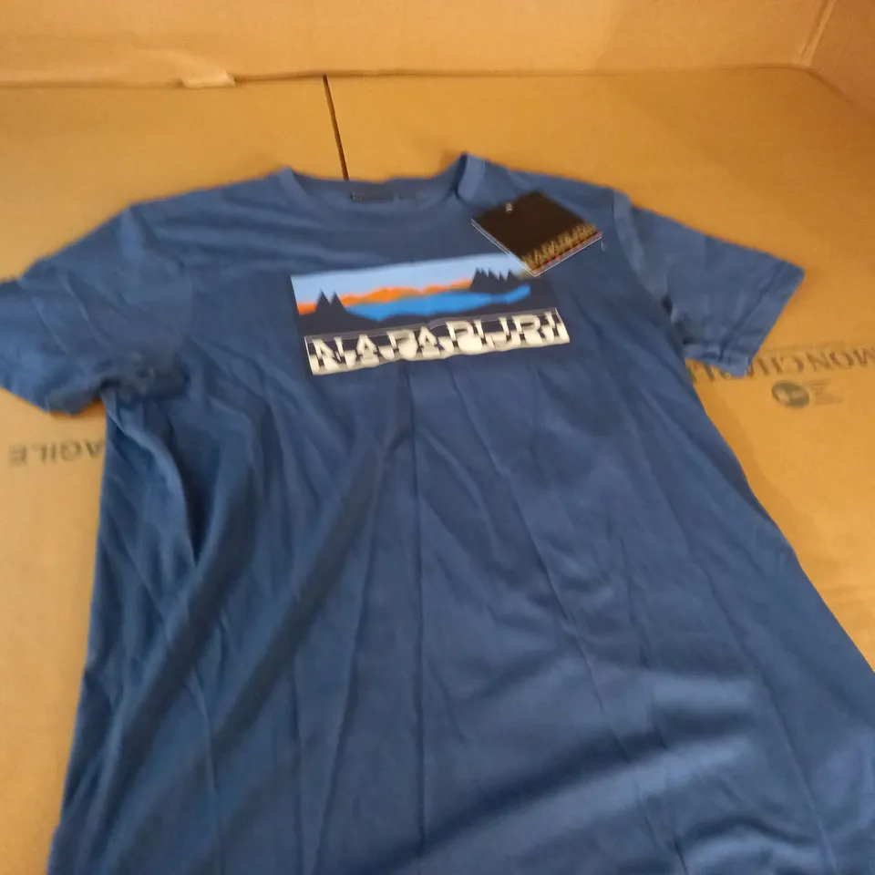 NAPAPIJIRI MOUNTAIN TEE IN BLUE - M