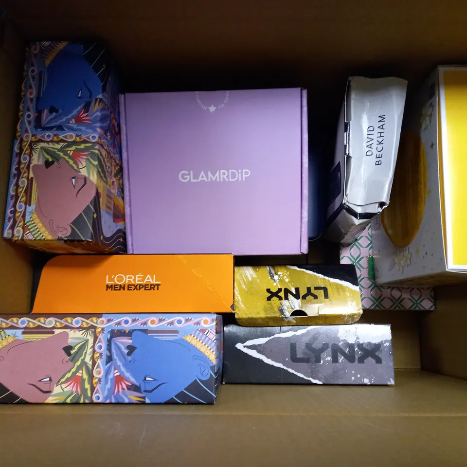 APPROXIMATELY 10 FRAGRANCE AND COSMETIC BOXSETS TO INCLUDE LOREAL EXPERT , LYNX GIFT SET , DAVID BECKHAM , ETC 