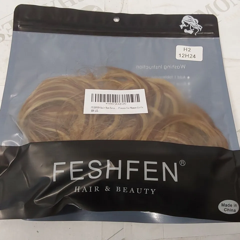 BOX CONTAINING APPROXIMATELY 100 FESHFEN BLONDE/BROWN HAIR BUN EXTENSIONS