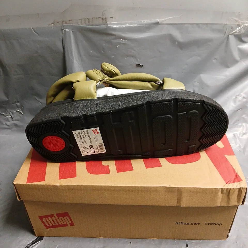 BOXED PAIR OF FITFLOP SOFT LEATHER BACK STRAP SANDALS - 7
